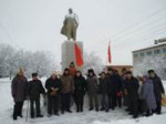 Коммунисты Колывани провели митинг и возложение у памятника Ленину